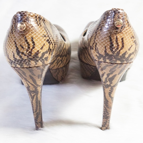 Stuart Weitzman Python Peep Toe Platform Pump - Picture 3 of 8